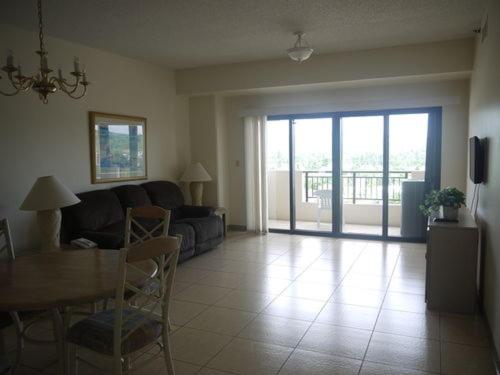 سوئیت با تخت بزرگ, Aquarius Beach Tower