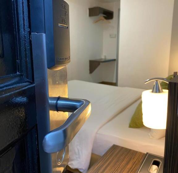 Номер Стандарт Трехместный, V Hotel Johor Bahru
