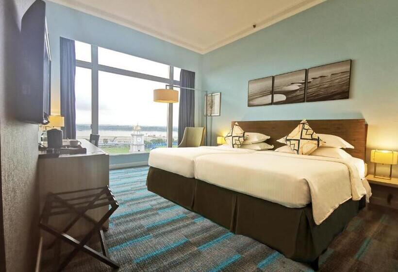 Executive Room Sea View, Thistle Johor Bahru