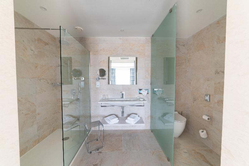 اتاق لوکس با چشم‌انداز دریا, Ramla Bay Resort