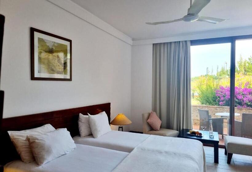 带花园景观的古典房间, Marina Smir Hotel & Spa