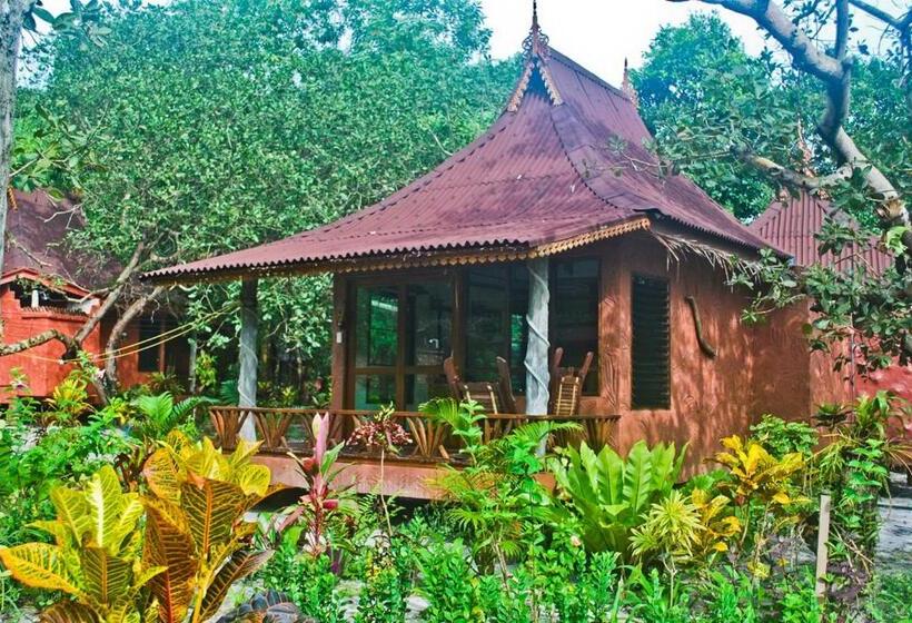 سوئیت جونیور با چشم‌انداز باغ, Bamboo Bungalows