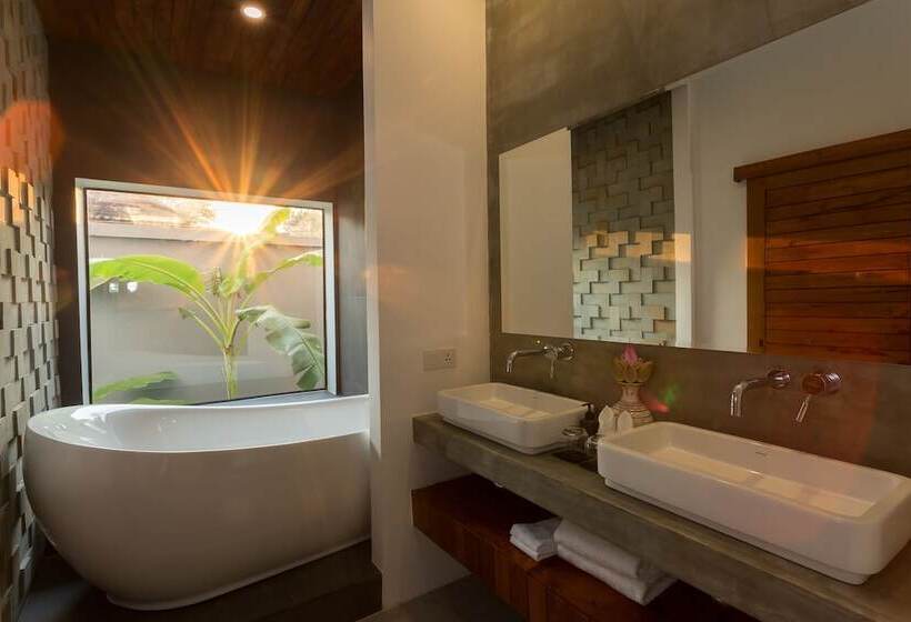 اتاق کلاسیک, Shintana Saya Residence
