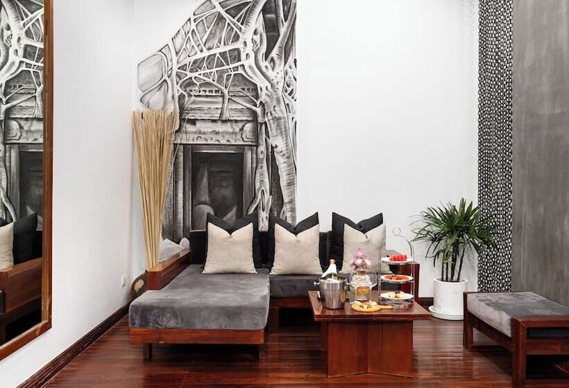 سوئیت رویال, Shintana Saya Residence