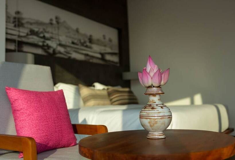 سوئیت رویال, Shintana Saya Residence
