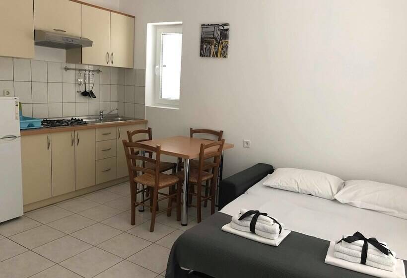 آپارتمان 1 خوابه با بالکن, Apartments Ana & Ita