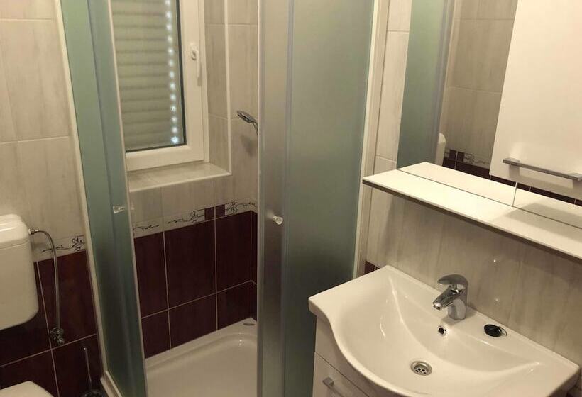 آپارتمان 1 خوابه با بالکن, Apartments Ana & Ita