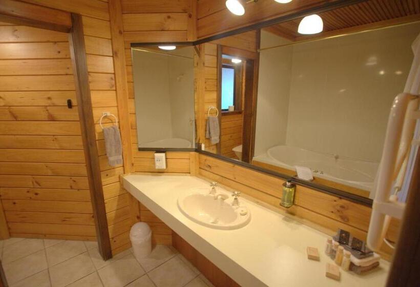 سوییت سوپریور, Alpine Lodge Motel