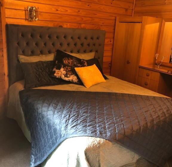 سوییت سوپریور, Alpine Lodge Motel