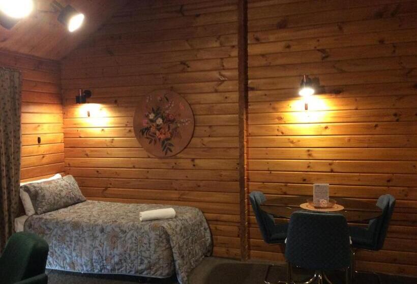 کلبه ییلاقی, Alpine Lodge Motel