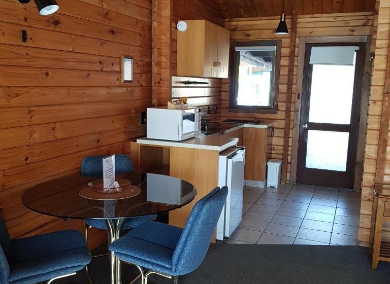 کلبه ییلاقی, Alpine Lodge Motel