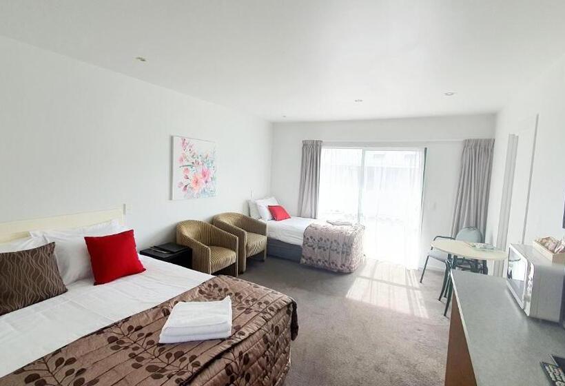 استودیوی استاندارد, Alpine Lodge Motel