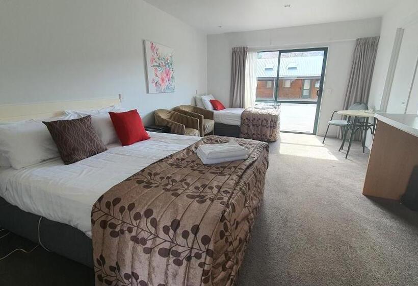 استودیوی استاندارد, Alpine Lodge Motel