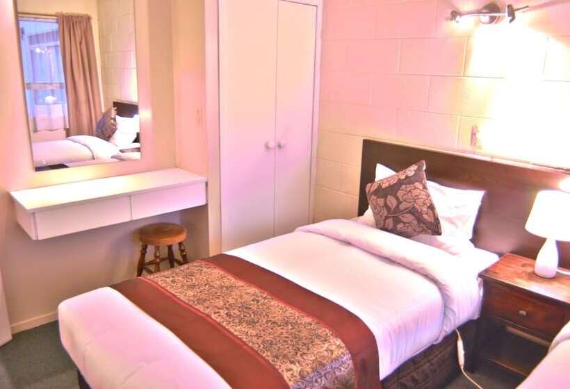 سوییت خانوادگی, Barcelona Motel