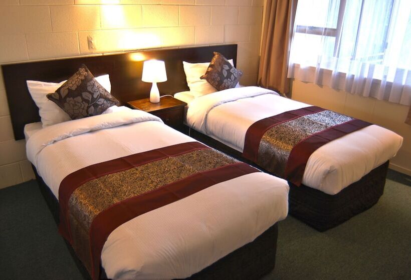 سوییت خانوادگی, Barcelona Motel