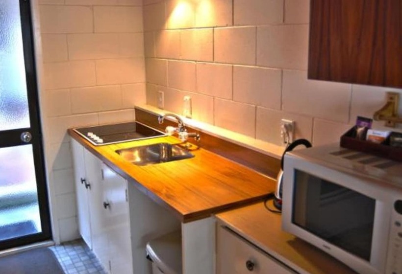 ویلای 2 خوابه, Barcelona Motel