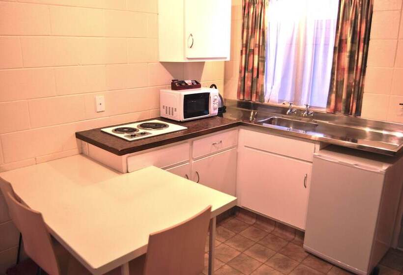 سوییت, Barcelona Motel
