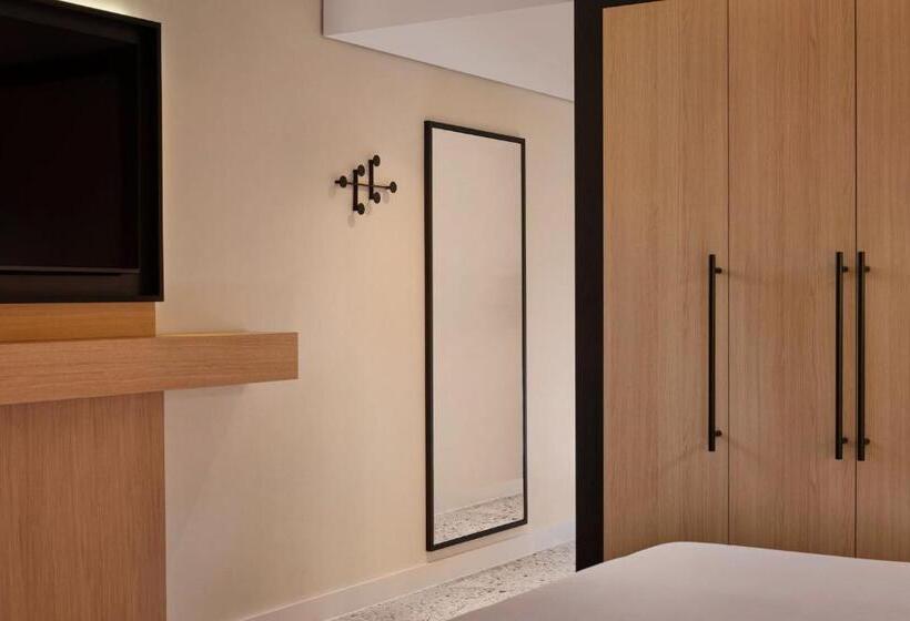 اتاق لوکس با تخت بزرگ, Sheraton Amsterdam Airport Hotel And Conference Center