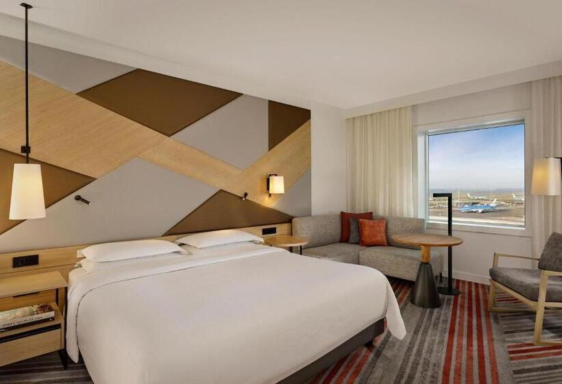 اتاق دلوکس با تخت کینگ و چشم‌انداز, Sheraton Amsterdam Airport Hotel And Conference Center
