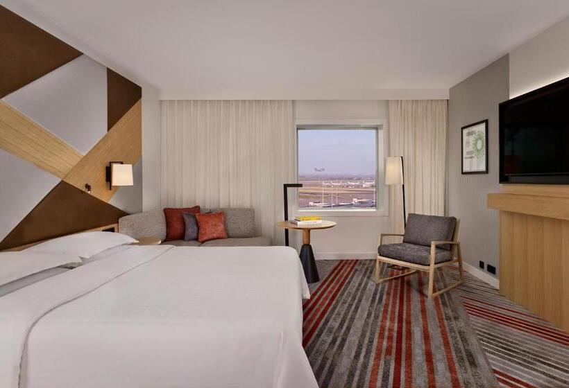 اتاق دلوکس با تخت کینگ و چشم‌انداز, Sheraton Amsterdam Airport Hotel And Conference Center