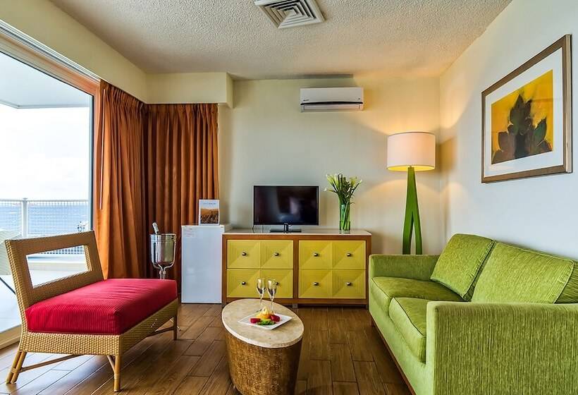 Club Room King Bed, Sunscape Curacao Resort Spa & Casino