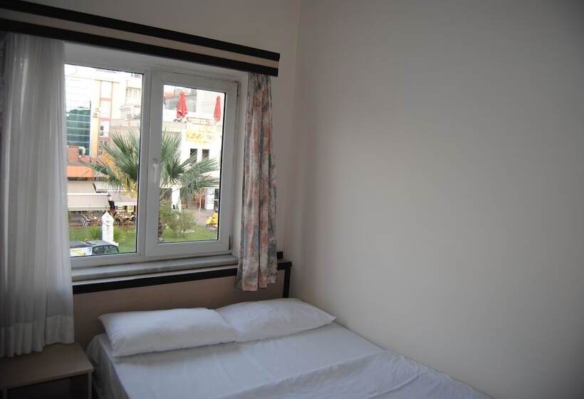 اتاق استاندارد با سرویس بهداشتی مشترک, Anzac House Youth Hostel
