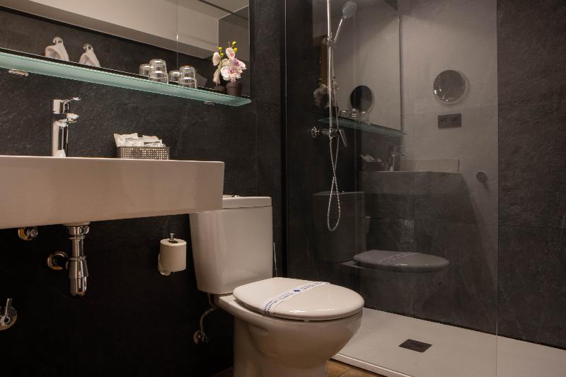 اتاق سوپریور با چشم‌انداز استخر, Tontan Resort Chaam