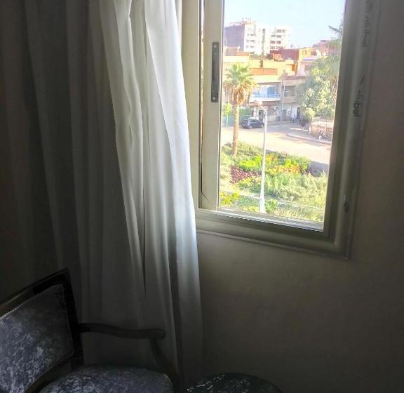 اتاق لوکس با چشم‌انداز, 3 Pyramids View Inn