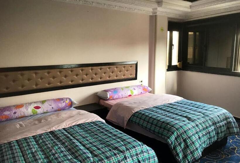 اتاق لوکس خانوادگی, 3 Pyramids View Inn