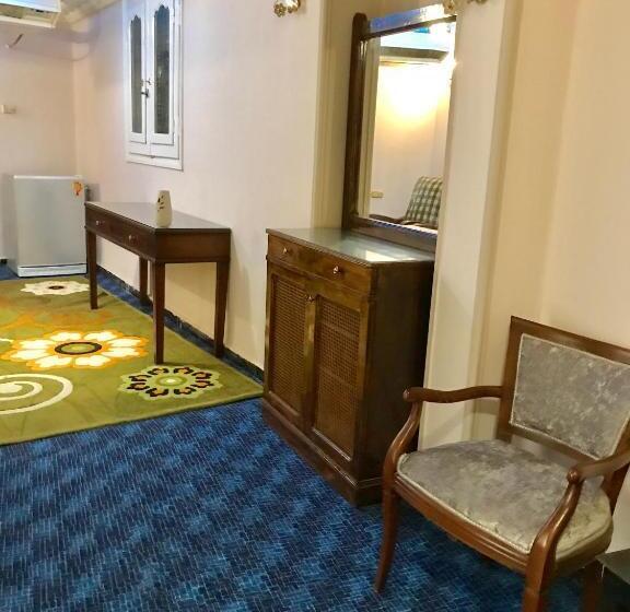 اتاق لوکس خانوادگی, 3 Pyramids View Inn