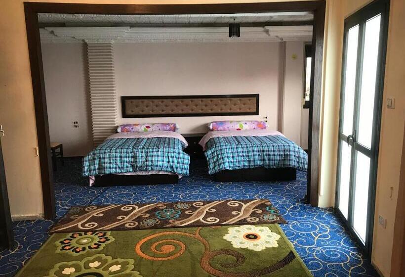 اتاق لوکس خانوادگی, 3 Pyramids View Inn