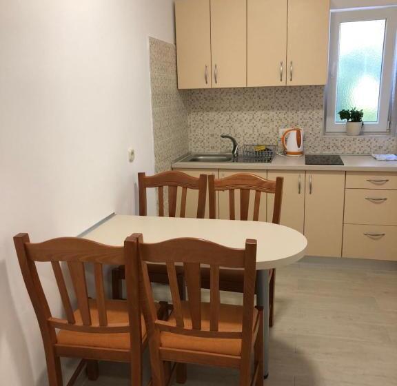 آپارتمان 1 خوابه با چشم‌انداز دریا, Apartmans And Rooms   Slavica
