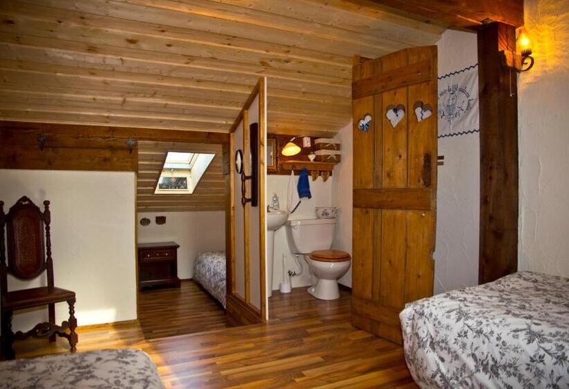 اتاق استاندارد چهارنفره با سرویس بهداشتی مشترک, Raven S Bed