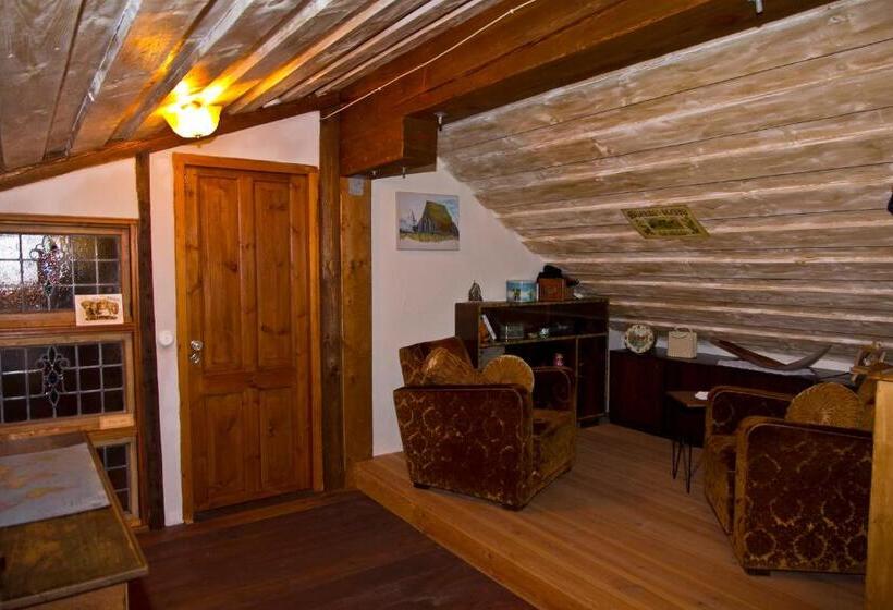 اتاق استاندارد چهارنفره با سرویس بهداشتی مشترک, Raven S Bed