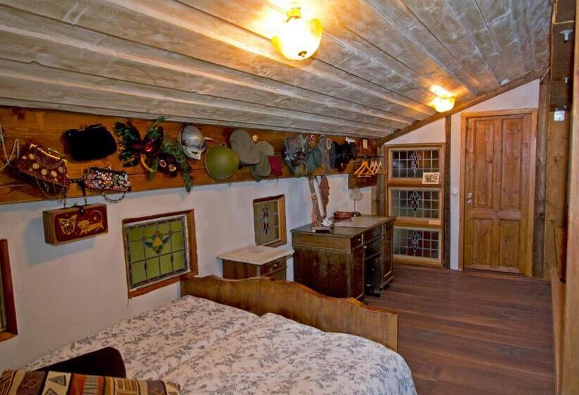 اتاق استاندارد چهارنفره با سرویس بهداشتی مشترک, Raven S Bed