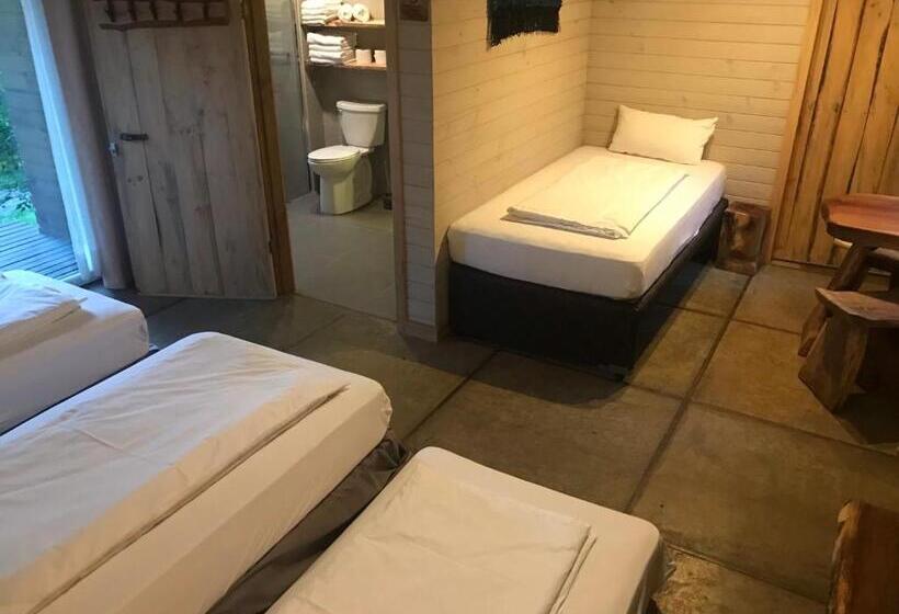 اتاق استاندارد چهارنفره با چشم‌انداز باغ, Elementos Eco Lodge