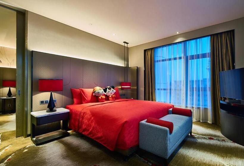 Suite with lake view, Wanda Realm Qiqihar