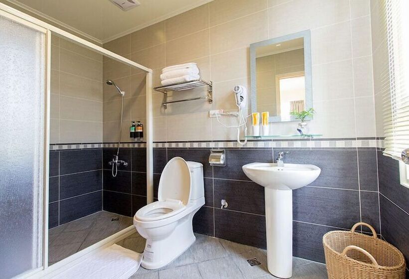 اتاق استاندارد سه تخته با سرویس بهداشتی مشترک, Fountain B&b