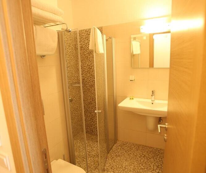 اتاق استاندارد سه نفره, Aria Doria Otel