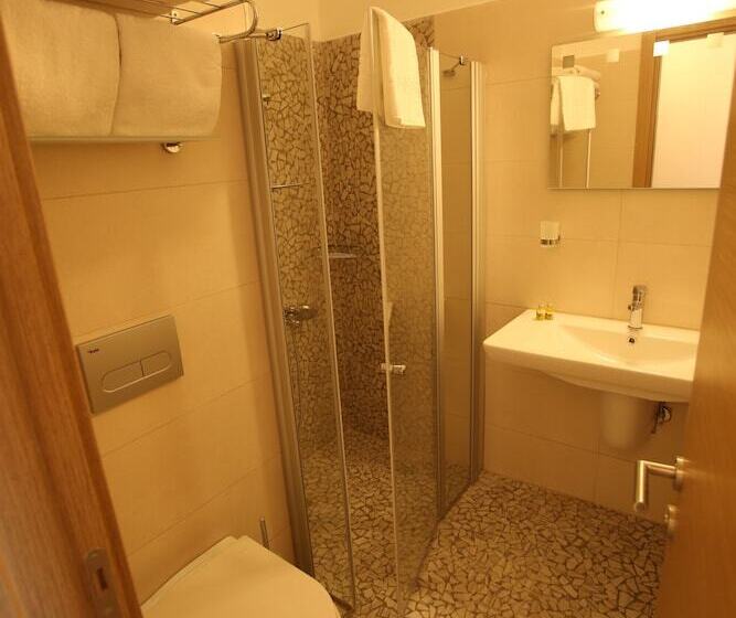 اتاق استاندارد سه نفره, Aria Doria Otel