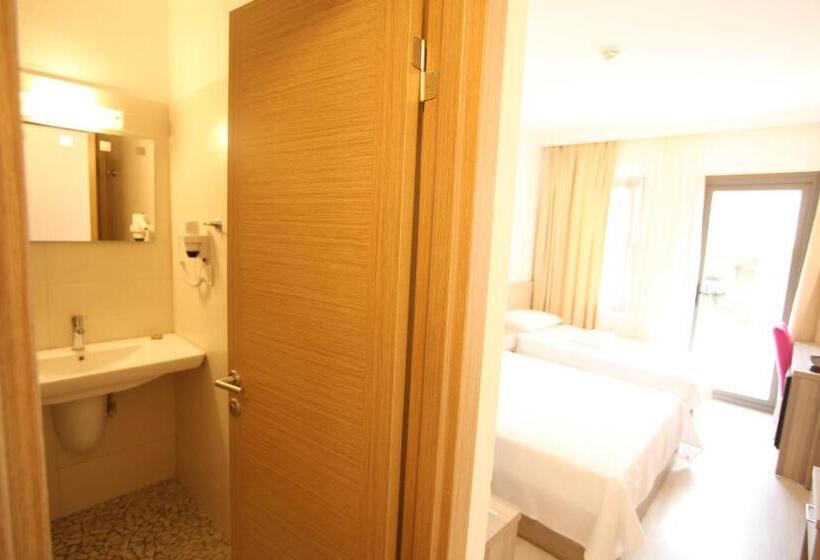 اتاق استاندارد سه نفره, Aria Doria Otel