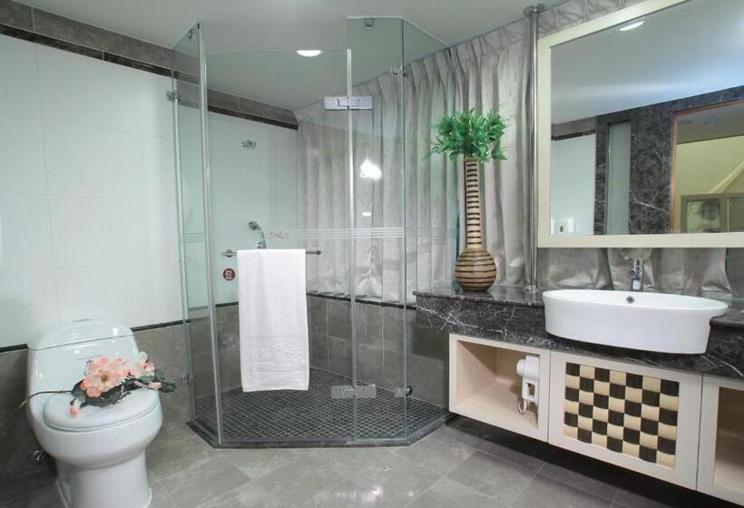 اتاق استاندارد چهار تخته, Chuang Tang Spring Spa Hotel   Deyang