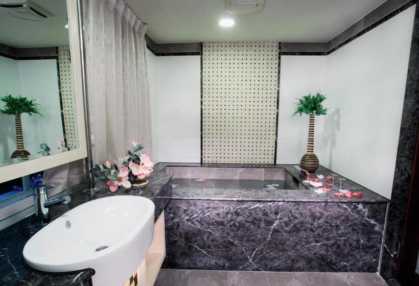 اتاق استاندارد چهار تخته, Chuang Tang Spring Spa Hotel   Deyang