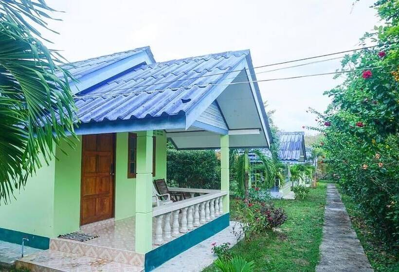 ویلای استاندارد با چشم‌انداز باغ, T And T House