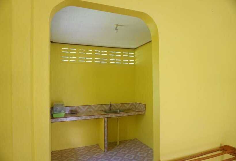 ویلای استاندارد با چشم‌انداز باغ, T And T House