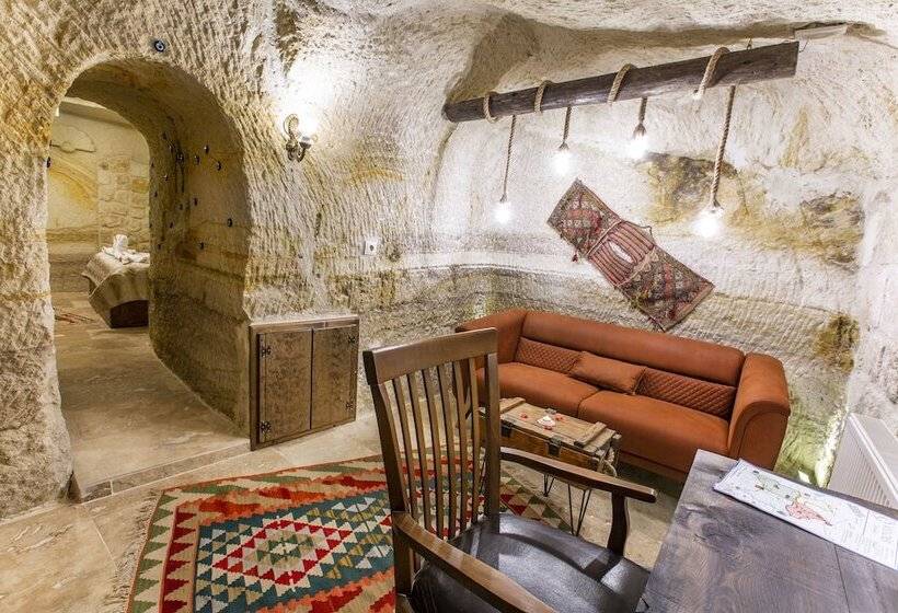 سوییت لوکس, Kayadibi Cave