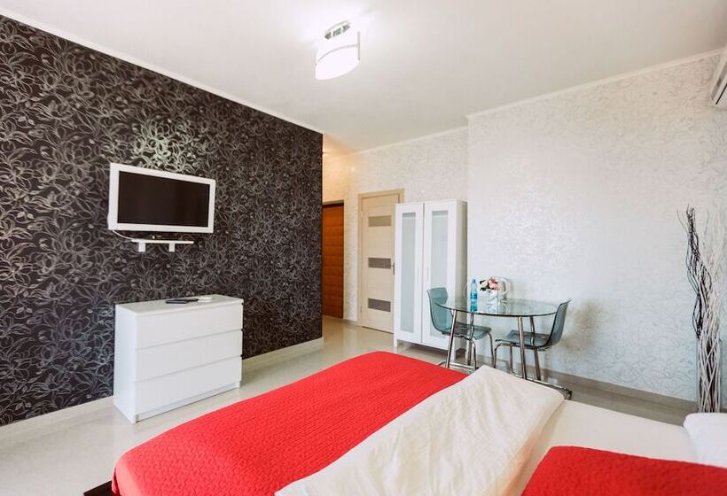 标准间, Amosov S House