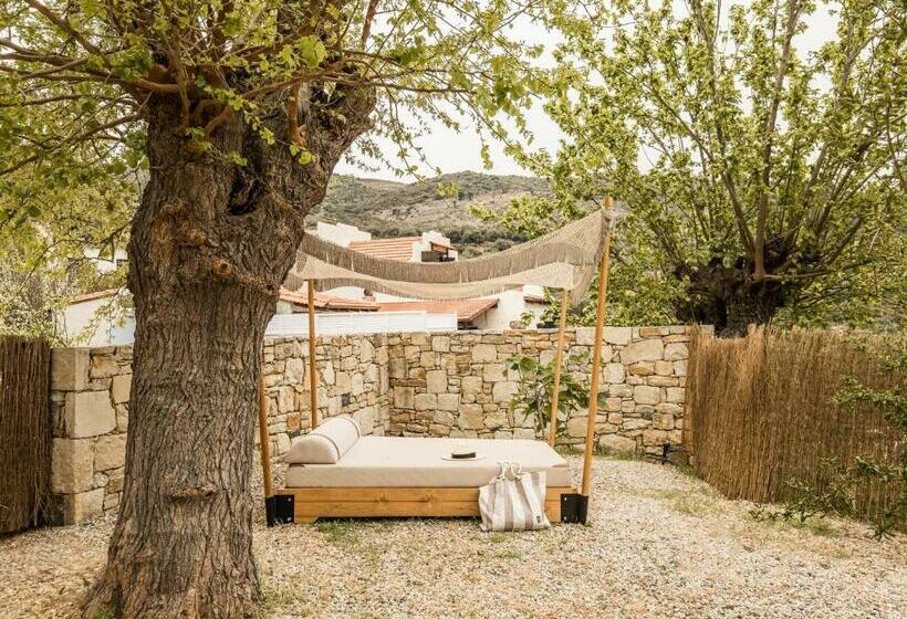 سوییت با چشم‌انداز کوه, Monastery Estate Retreat