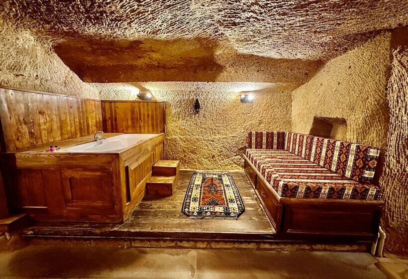 주니어 스위트, Harkasos Cave