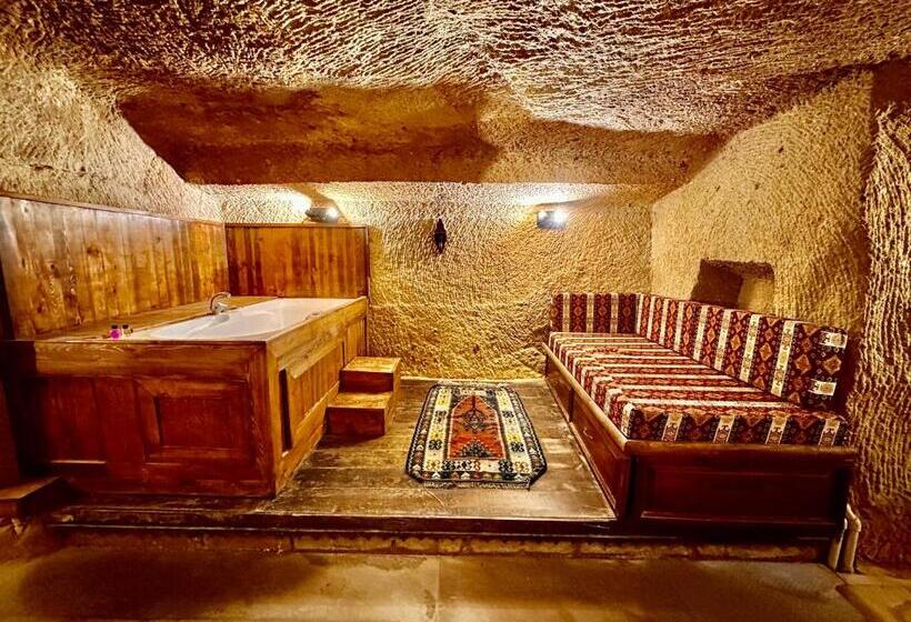 주니어 스위트, Harkasos Cave